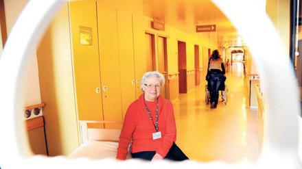 Karola Wunderlich, 69, war mal Krankenschwester - und nimmt sich viel Zeit für Patienten.