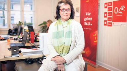 Gute Taten im Netz. Claudine Krause, 65, pensionierte Grundschullehrerin aus Wannsee, berät über das Internet Jugendliche in Not.