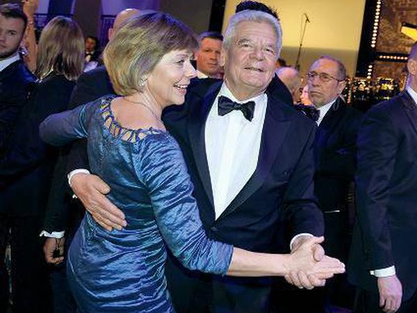 Ballsaal für die Seele. Heute sind in Berlin Bundespresseball und der Ball der Wirtschaft etabliert. Bei Ersterem tanzt gar Bundespräsident Joachim Gauck (mit Daniela Schadt) persönlich an.
