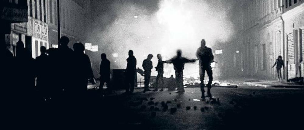 Ordnung? Welche Ordnung? Die radikale Linke bezeichnet den 1. Mai '87 gerne als Volksaufstand. Weil so viele dabei mitmachten, dass die Polizei in Teilen Kreuzbergs bis zum Morgen keine Kontrolle mehr besaß.