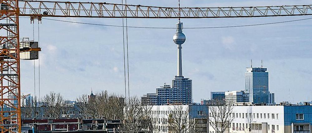 Rückgang. In Berlin werden von Jahr zu Jahr weniger Bauanträge genehmigt. Gegen den Trend: Bundesweit wächst die Zahl wegen der hohen Nachfrage.