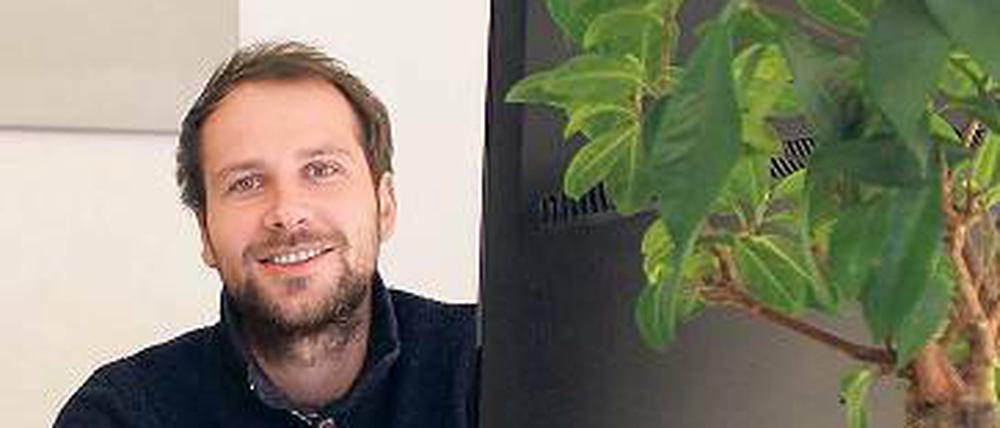 Ecosia-Gründer Christian Kroll pflanzt mit seiner Suchmaschine Bäume.