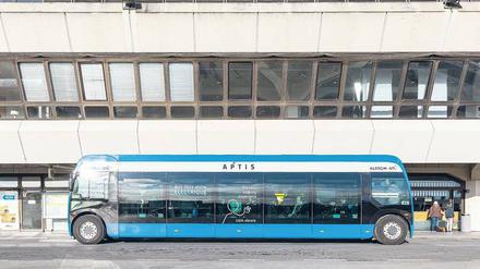 Der Elektrobus „Aptis“ hat vier lenkbare Räder. Alstom hat praktisch eine Straßenbahn auf Autoräder gestellt. 2019 kommt der Bus auf den Markt. 