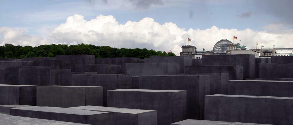 Holocaust-Mahnmal in Berlin-Mitte. Zwei völlig gegensätzliche Aktionen zeigen, dass eine Neubewertung fällig sein könnte.