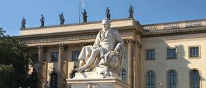 Das Denkmal von Alexander von Humboldt vor der Humboldt-Universität in Berlin wurde im Jahr 1883 vom Bildhauer Reinhold Begas fertiggestellt.