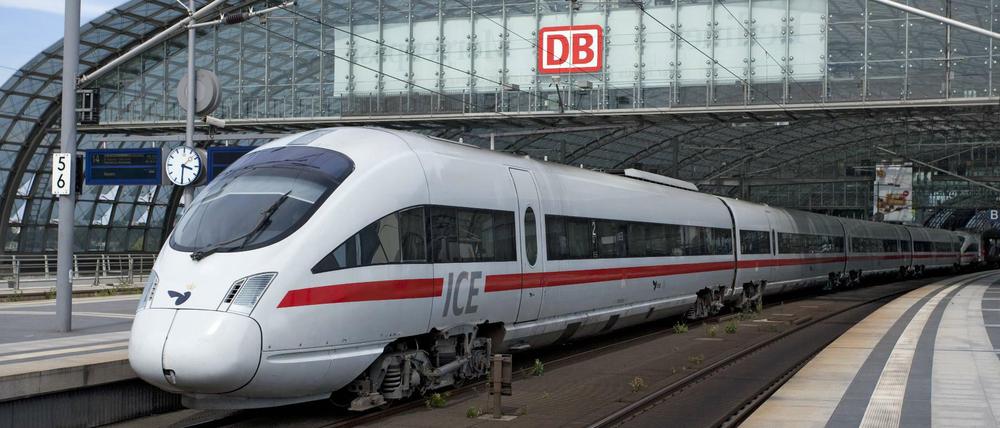 Vom Berliner Hauptbahnhof geht es mit dem ICE ab Sonntag wieder in unter zwei Stunden nach Hamburg. 