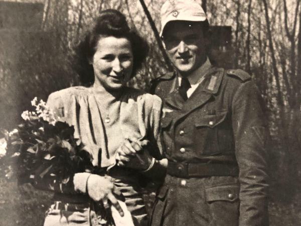 Frisch verheiratet. Ingeborg und Harry 1944 in Berlin.