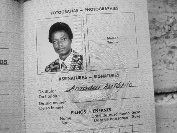 Der 28jährige Angolaner Amadeu Antonio Kiowa wurde am 25. November 1990 von 15 Rechtsradikalen angegriffen und starb an den Folgen des Übergriffs.