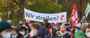  Gewerkschaft GEW Warnstreik Warnstreik der Gewerkschaft GEW in Berlin. Mehr als 6.000 Lehrer*innen und Erzieher*innen streikten am Donnerstag den 1. November 2021