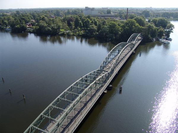 Die Brücke zur Insel Eiswerder an der Havel.