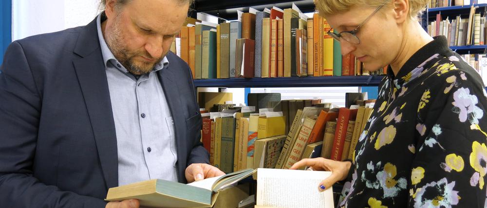 Werner Treß, stellvertretender Direktor des Moses-Mendelssohn-Zentrums für europäisch-jüdische Studien an der Universität Potsdam, und Julia Kleinschmidt, wissenschaftliche Mitarbeiterin, haben eine „Digitale Bibliothek verbrannter Bücher“ ins Leben gerufen.