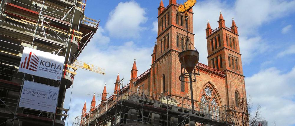 In Bedrängnis: Die Gefährdung der Friedrichwerderschen Kirche Schinkels durch Neubauten passt gut zur Gesamtlage des evangelischen Glaubens in Berlin.