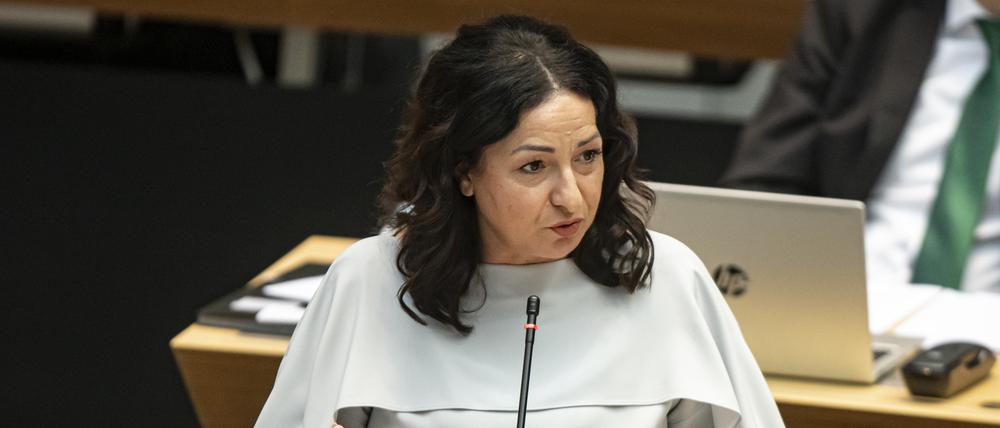 Dilek Kalayci (SPD), damals Senatorin für Gesundheit, Pflege und Gleichstellung, spricht 2021 im Abgeordnetenhaus.