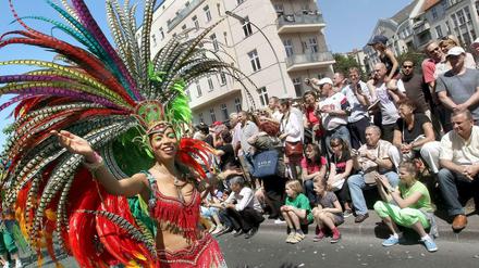 Pompöse Kostüme, Sambarhythmen und viel gute Laune. Der Karneval der Kulturen ist ein Publikumsliebling am Pfingstwochenende. 