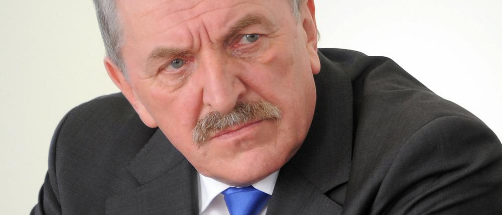 Beurlaubter Bürgermeister. Klaus-Dieter Hübner (FDP) will gegen seine Sperre vorgehen.