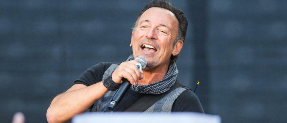 Wer ist hier der Boss? Klar: Bruce Springsteen beim Auftritt am Sonntag im Berliner Olympiastadion.