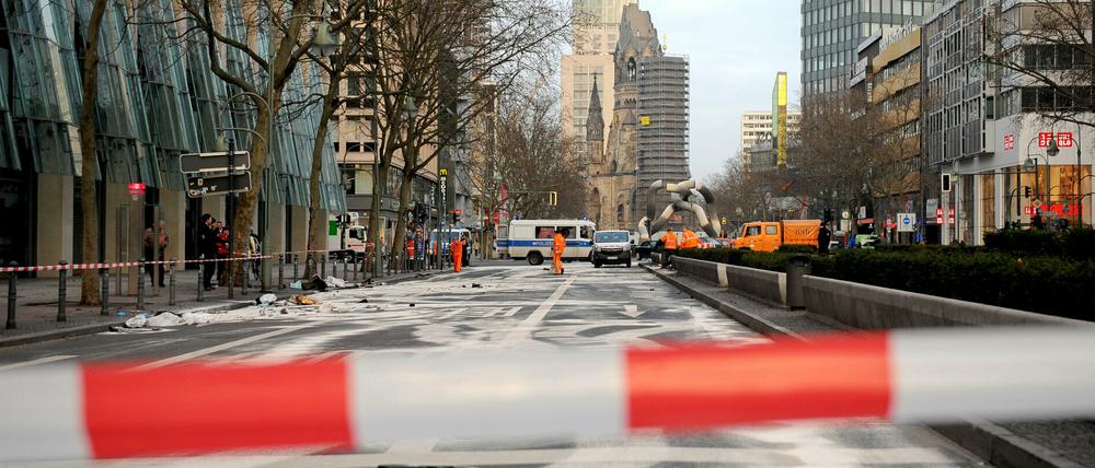 Die gesperrte Berliner Tauentzienstraße nach einem illegalen Autorennen.