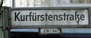 Spuren des Feudalismus. Die Kurfürstenstraße in Schöneberg erinnert an undemokratische Zeiten. Ist das noch zeitgemäß?