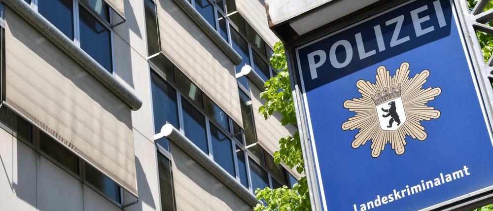 Bei der Polizei Berlin sind bereits Dutzende Verdachtsfälle zu rechtsextremen Tendenzen untersucht worden.