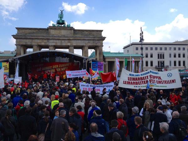 Vor dem Brandenburger Tor fand die am Mittag die Abschlusskundgebung der DGB-Demo zum Tag der Arbeit statt.