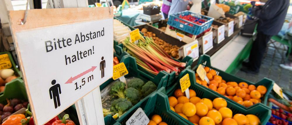 Wochenmärkte dürfen laut Infektionsschutzverordnung zwar öffnen – aber viele Markthändler dürfen ihre Waren nicht verkaufen. 