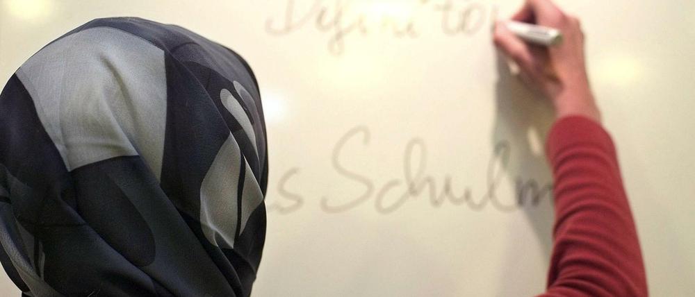 Das Bundesarbeitsgericht urteilt im Fall einer Berliner Lehrerin mit Kopftuch (Symbolbild).