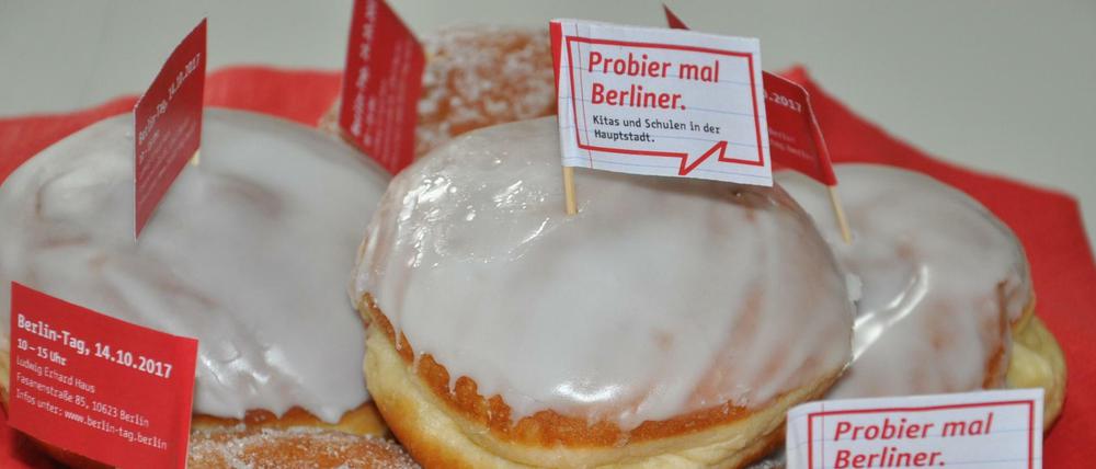 Lockmittel. Berlin lässt an westdeutschen Universitäten wieder Pfannkuchen verteilen. 