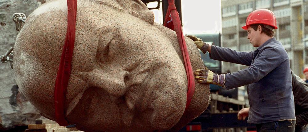 Der Lenin-Kopf im Köpenicker Forst wird in den nächsten Tagen ausgebuddelt.