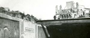 U-Bahnhof Bayerischer Platz im Bayerischen Viertel in Schöneberg nach dem Luftangriff auf Berlin vom 3. Februar 1945.