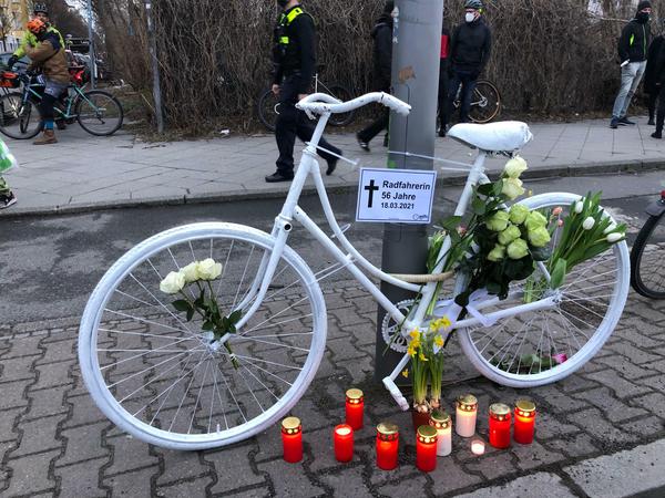 Für die getötete Radfahrerin wurde ein Geisterrad aufgestellt.