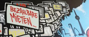 Ein Graffiti für bezahlbare Mieten am Kottbusser Tor in Berlin-Kreuzberg. 