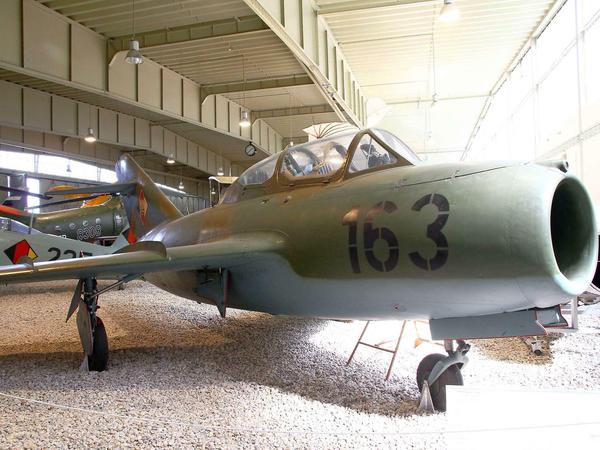 Eine MiG-15 im Luftwaffenmuseum Gatow. Von zwei Kampfjets dieses Typs wurde die Air-France-Maschine angegriffen.