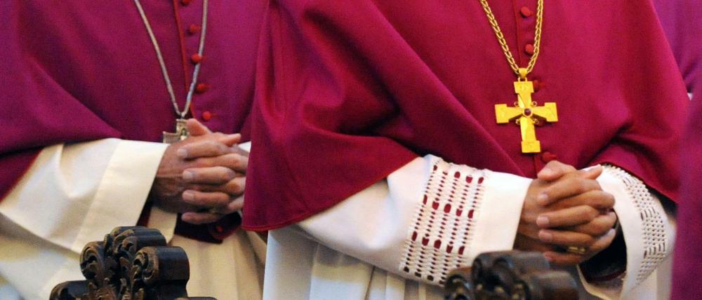 Über Jahrzehnte ist sexueller Missbrauch in der katholischen Kirche vertuscht worden. (Symbolbild)