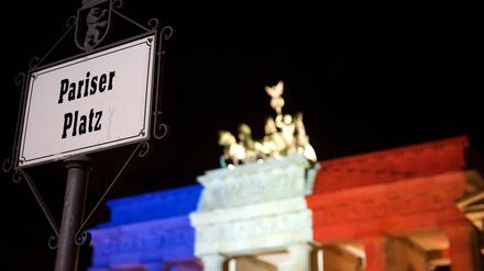 Mit grosser Anteilnahme reagieren die Menschen in Berlin auf die Terroranschläge von Paris. 
