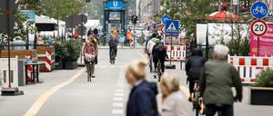 Noch gehört die Friedrichstraße Fußgängern und Radfahrern. Das könnte sich bald ändern.