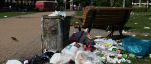 Das Berliner Abgeordnetenhaus debattiert über Strategien zur Müllvermeidung. 
