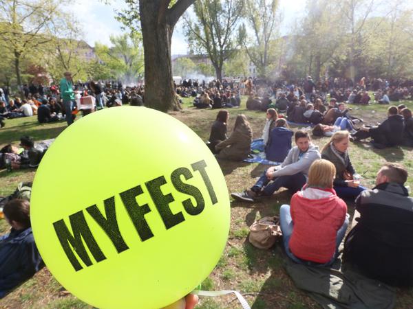 Das traditionelle Myfest am 1. Mai in Kreuzberg.