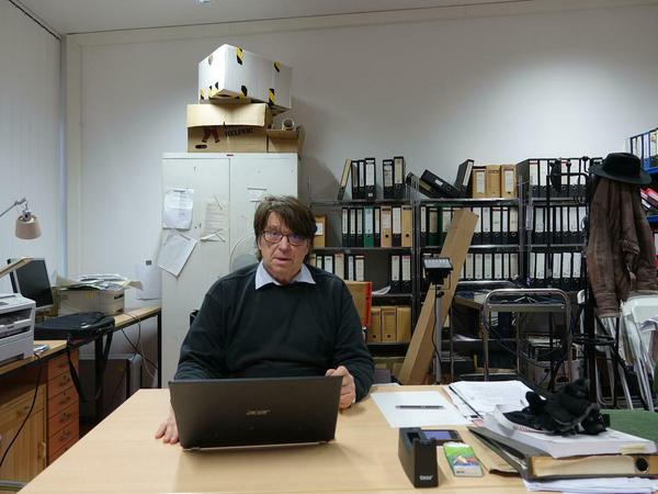 Historiker Christian Booß in seinem Büro in der siebten 7. Etage im Stasimuseum.