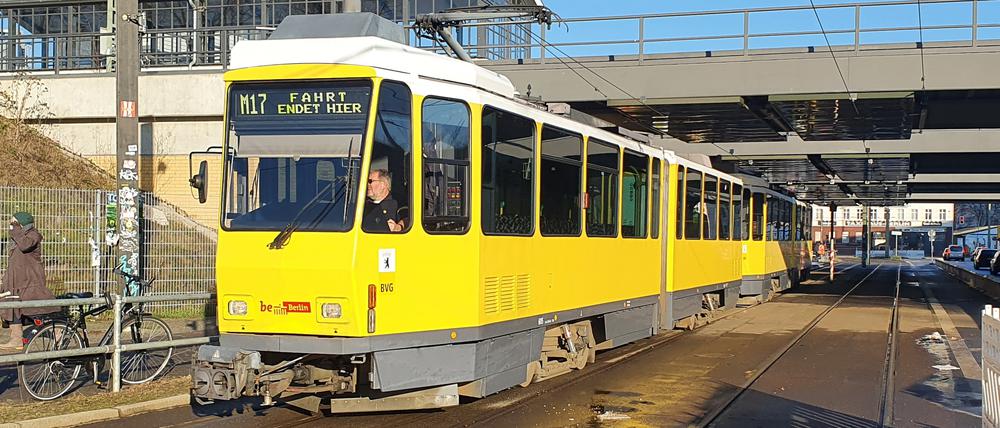 Die Fahrt endet für Tatra-Straßenbahnen bald völlig. Hier ein Zug im Januar am S-Bahnhof Schöneweide.