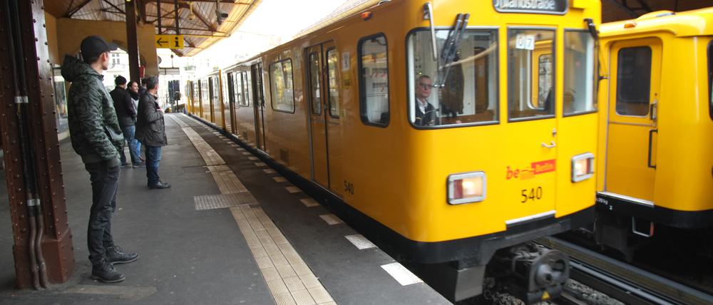 Seit mehr als 100 Jahren fährt die Hochbahn am Schlesischen Tor - und quietscht.