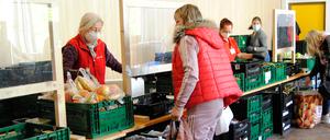 Auch bei der Tafel in Staaken sind in den letzten Wochen mehr Menschen vorbeigekommen, die Lebensmittelspenden benötigen.