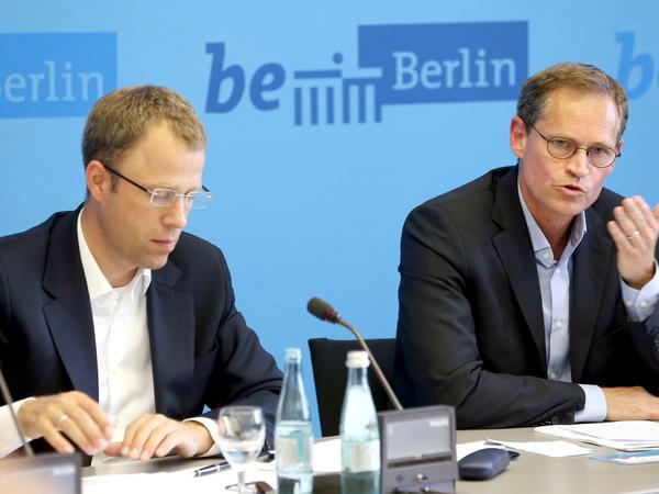 Haben einen neuen Notfallplan für den Umgang mit Flüchtlingen aufgelegt: Berlins Regierender Bürgermeister Michael Müller (rechts) und Sozialsenator Mario Czaja.