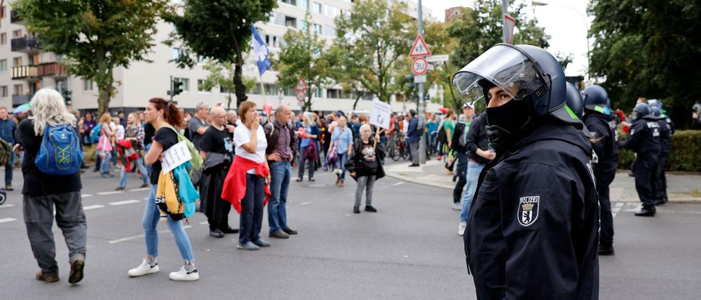 Auch am Sonntag fanden trotz Verboten in Berlin wieder Demonstrationen gegen die deutsche Corona-Politik in Berlin statt.