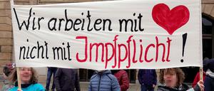 Demonstration gegen die Impfpflicht in der Pflege und dem Gesundheitswesen in Chemnitz.