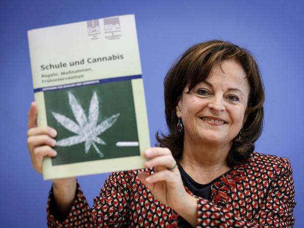 Marlene Mortler, die Drogenbeauftragte der Bundesregierung, präsentiert im Oktober 2018 einen Leitfaden für Schulen und Lehrkraefte zur Frühintervention bei Cannabiskonsumenten.