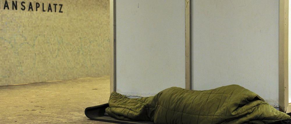 Berliner Senatsverwaltung will U-Bahnhöfe für Obdachlose offen halten. 
