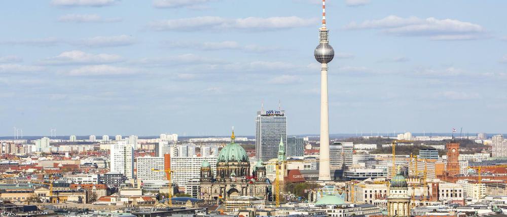 Das Panorama in Berlins Mitte wird sich in den nächsten Jahren ändern: Ab 2023 soll ein 150 Meter hoher Türm in die Luft ragen.