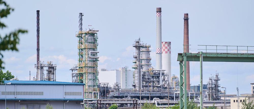 Die Bundesregierung gibt der PCK-Raffinerie im brandenburgischen Schwedt eine Produktionsgarantie für die nächsten Jahre. 