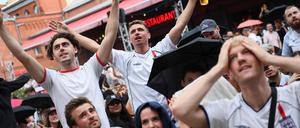 Englandfans feiern in der Kulturbrauerei den Sieg ihre Mannschaft gegen Deutschland. 