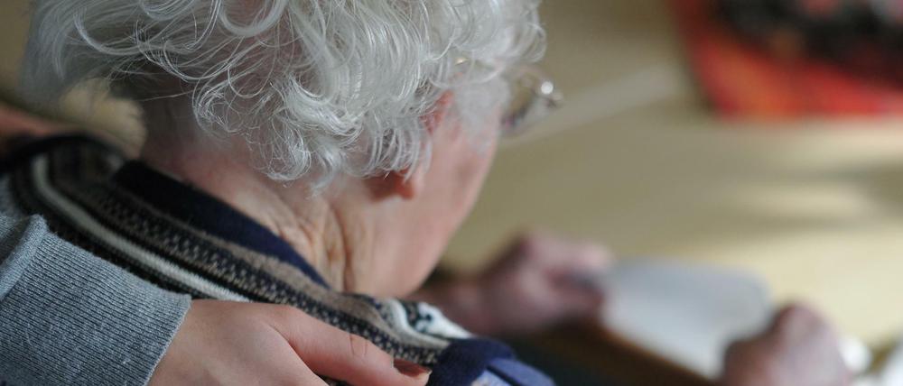 Senioren- und Pflegeheime haben in der Corona-Krise ihre Besucherregeln verschärft.